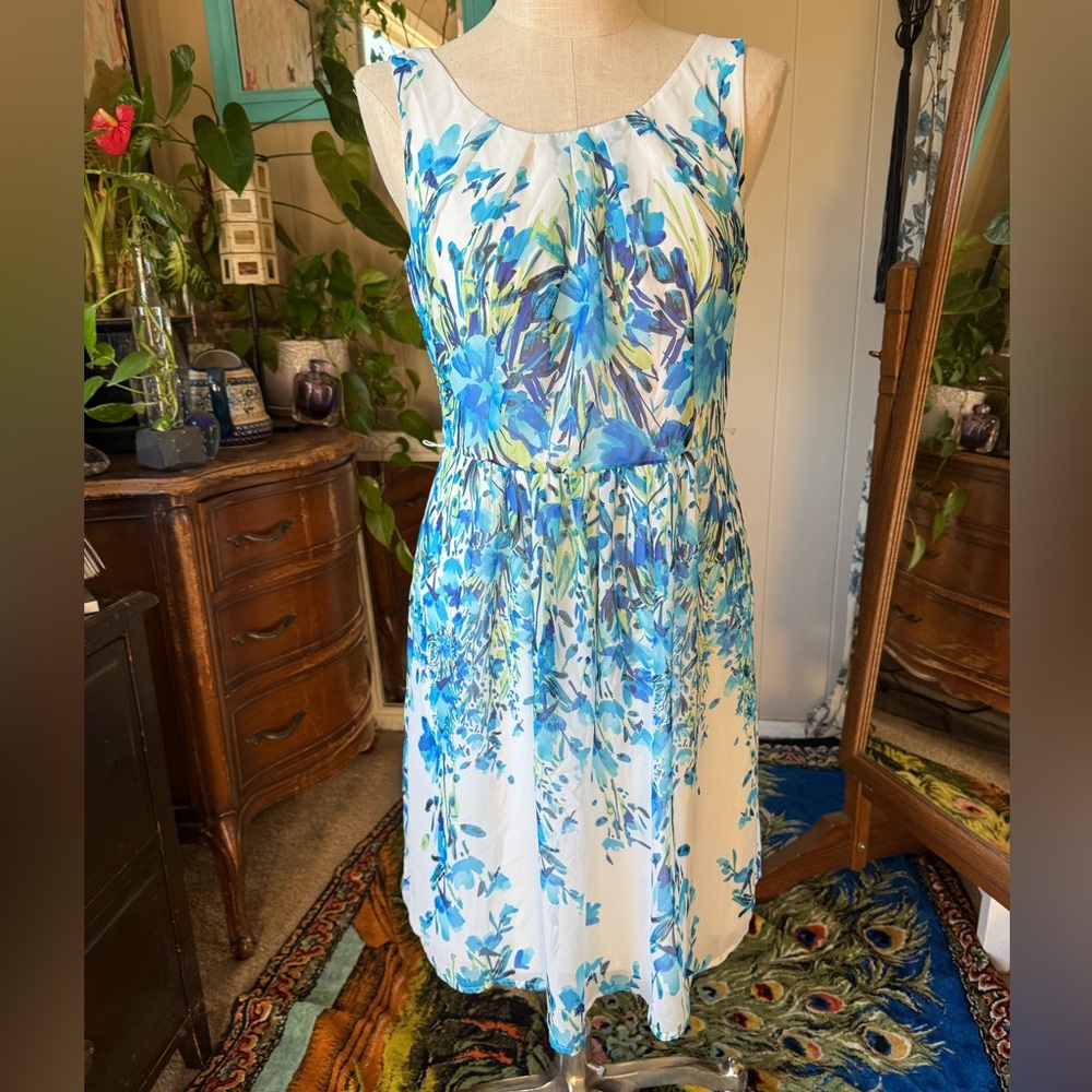 Triuhuology White, Blue, Green Floral Midi Dress. Size 12